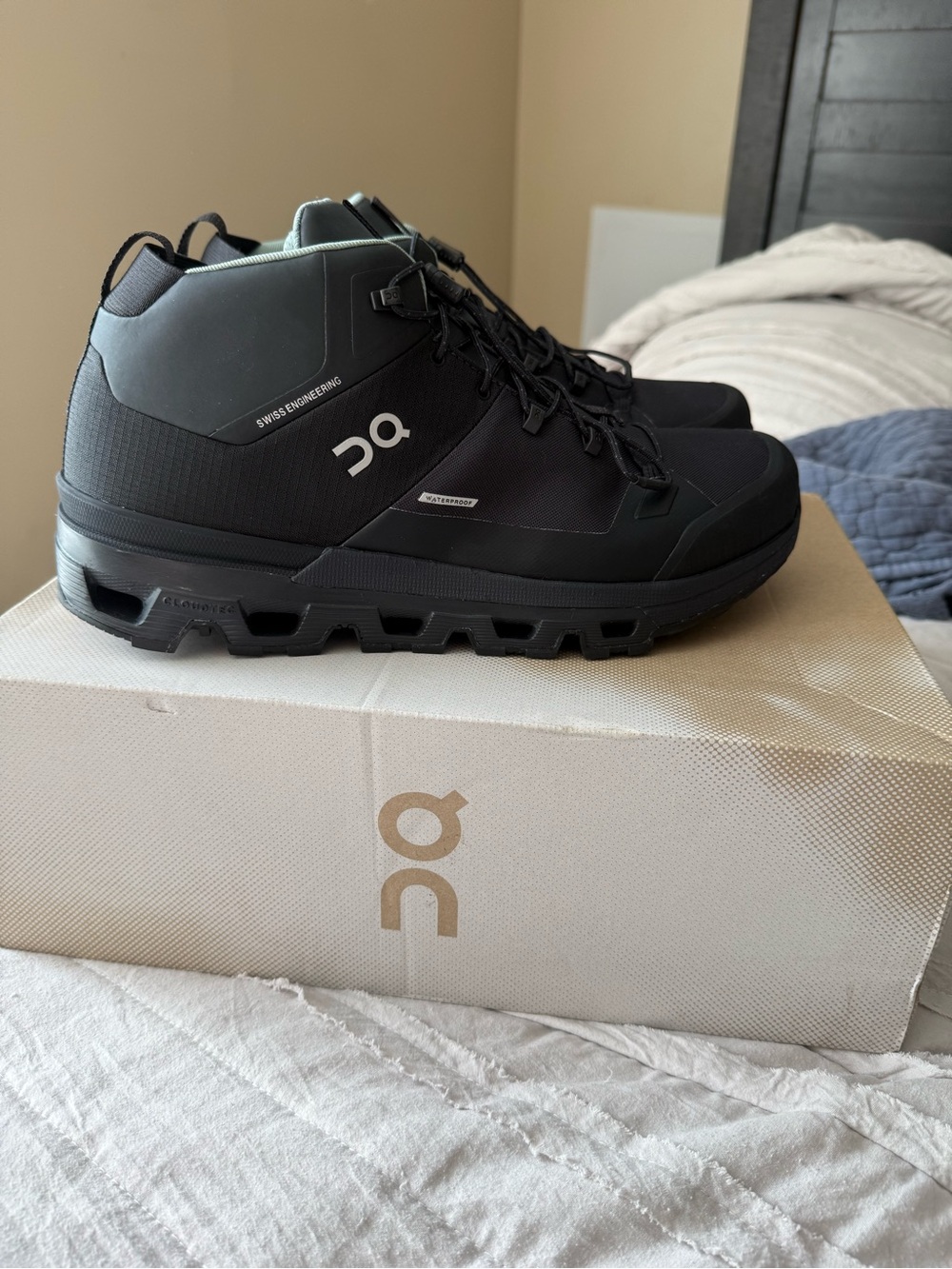 New In Box On Could Cloudtrax Waterproof Running Shoes Men’s 10 Black